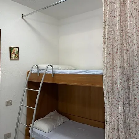 Casa vacanze Intero alloggio, Villaggio Tucano-LeCastella, Kr *